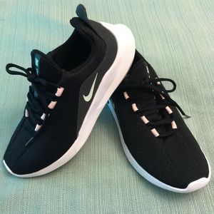 Women’s Nike shoes